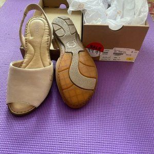 Born Trang Natural - Size 9 - never worn